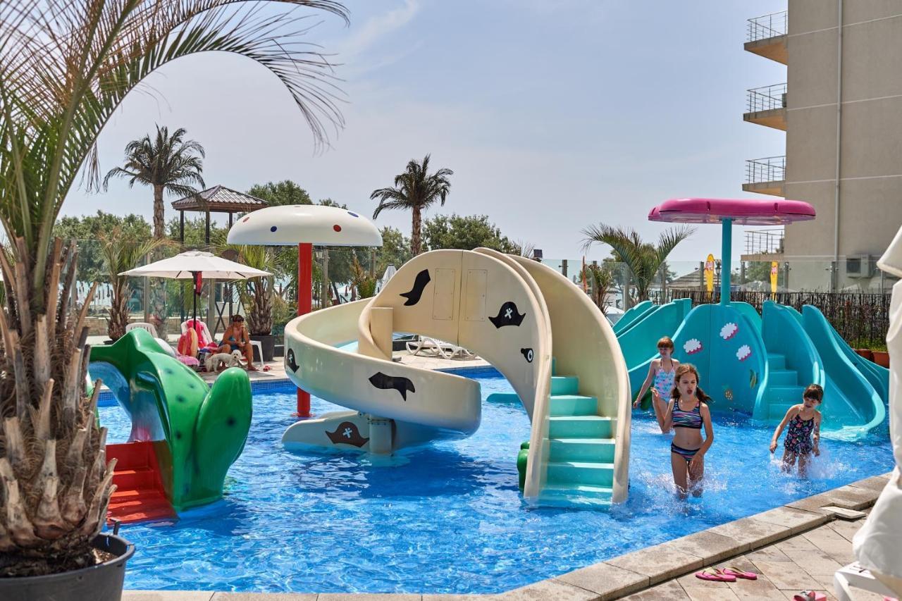 Rebeq Aparthotel Alezzi Beach Năvodari Eksteriør bilde